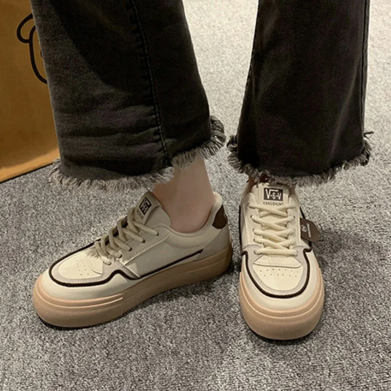 Кроссовки женские легкие на плоской подошве Спортивная повседневная модная