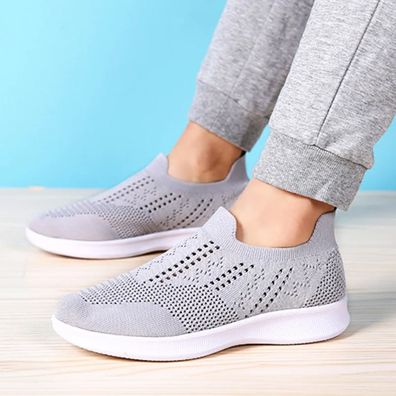

2023 Fashion Couple Vulcanized Shoes Lightweight Soft Women Casual Shoes Flexible Female Flats Breathable Men's Sneakers 35-45
