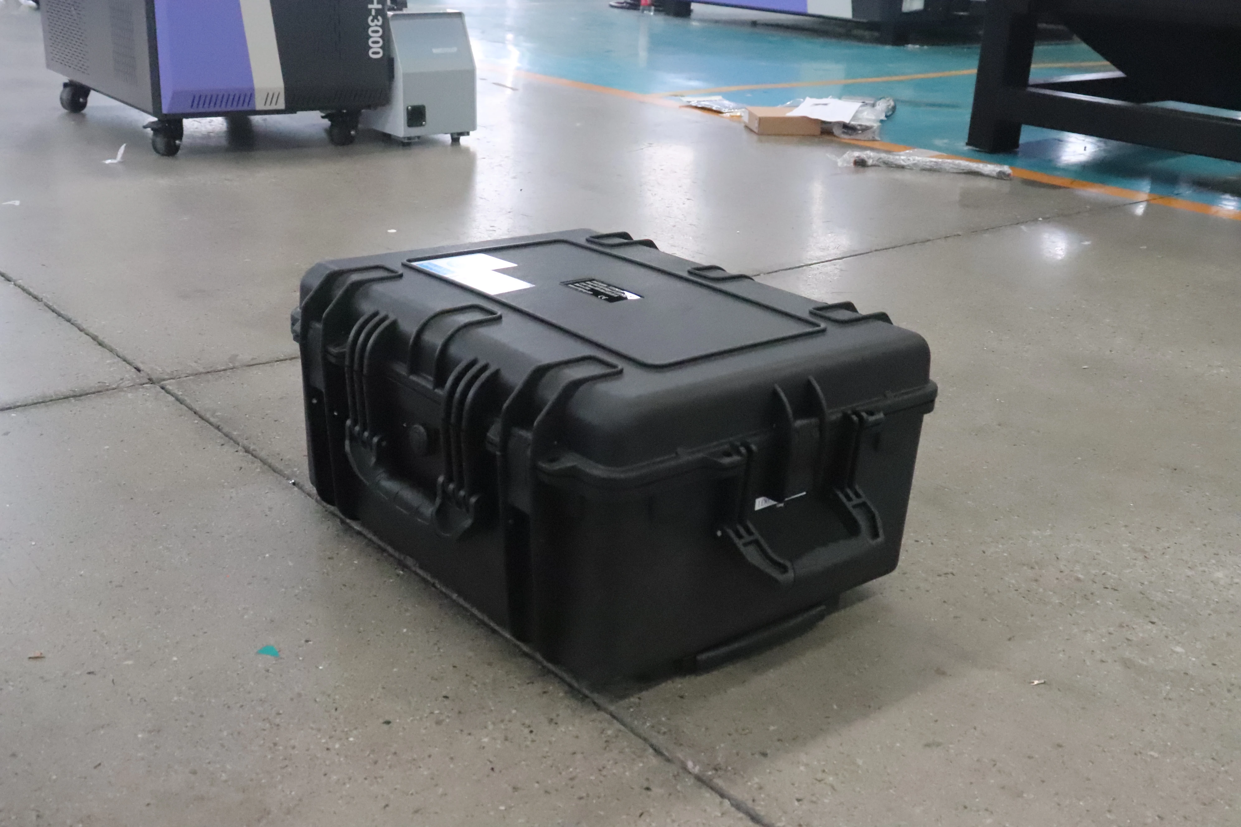 Фото Портативный импульсный лазерный очиститель Acctek 300W/500W, 40 кг, для удаления коррозии с металла, лака с дерева, обновления камня и строительных конструкций №5