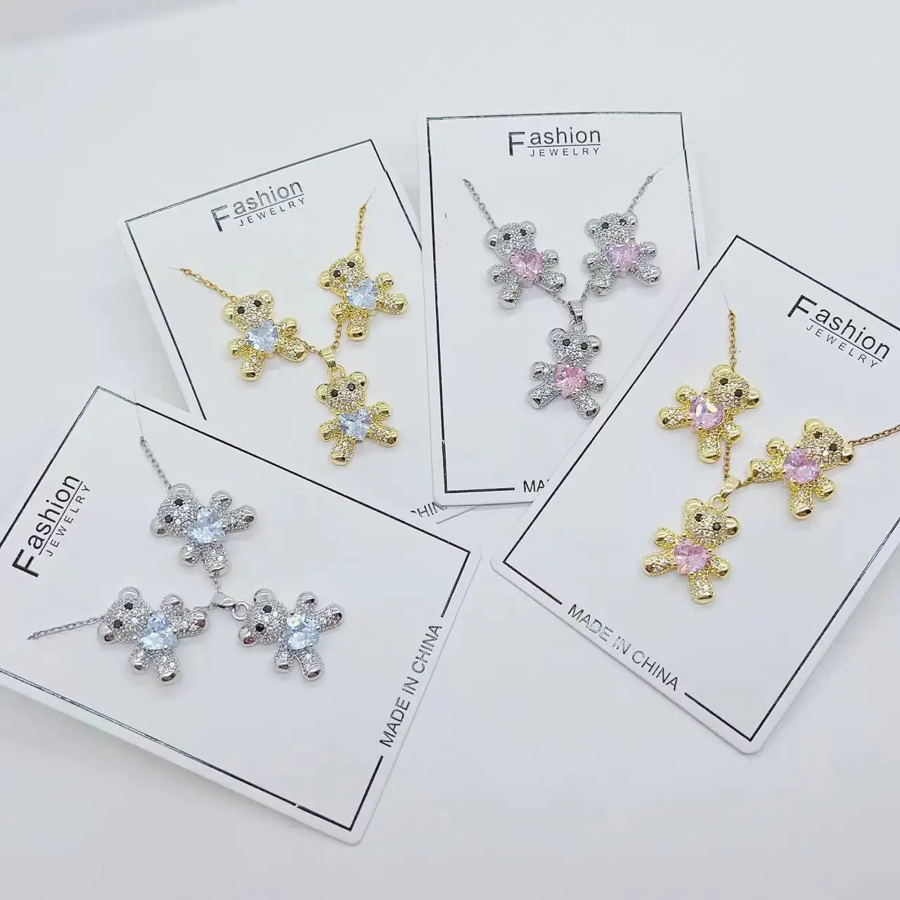 Ювелирный Комплект из колье и серёг, с фианитом