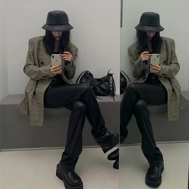 Рисунок 2 - Женские брюки из натуральной кожи