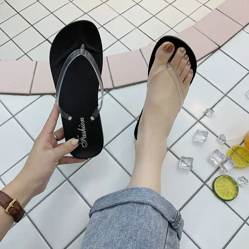 Купи 2022 New Flip-flops Female External Wear Clip Feet Couple Flip-flops Anti-slip Bathroom Bath Beach Beach Ins Tide Summer Sandals за 108 рублей в магазине AliExpress