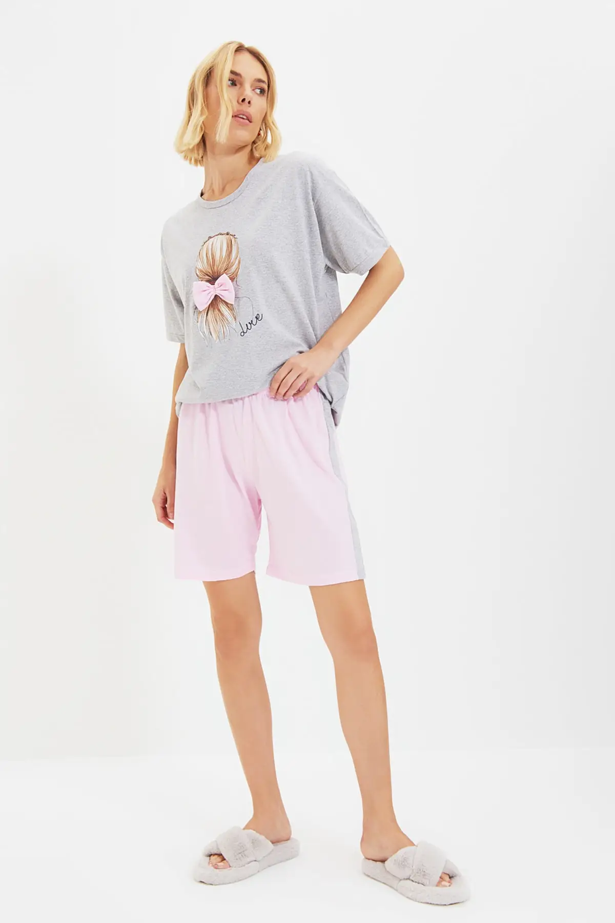 

Gray-Pink Printed Knitted Pajama set