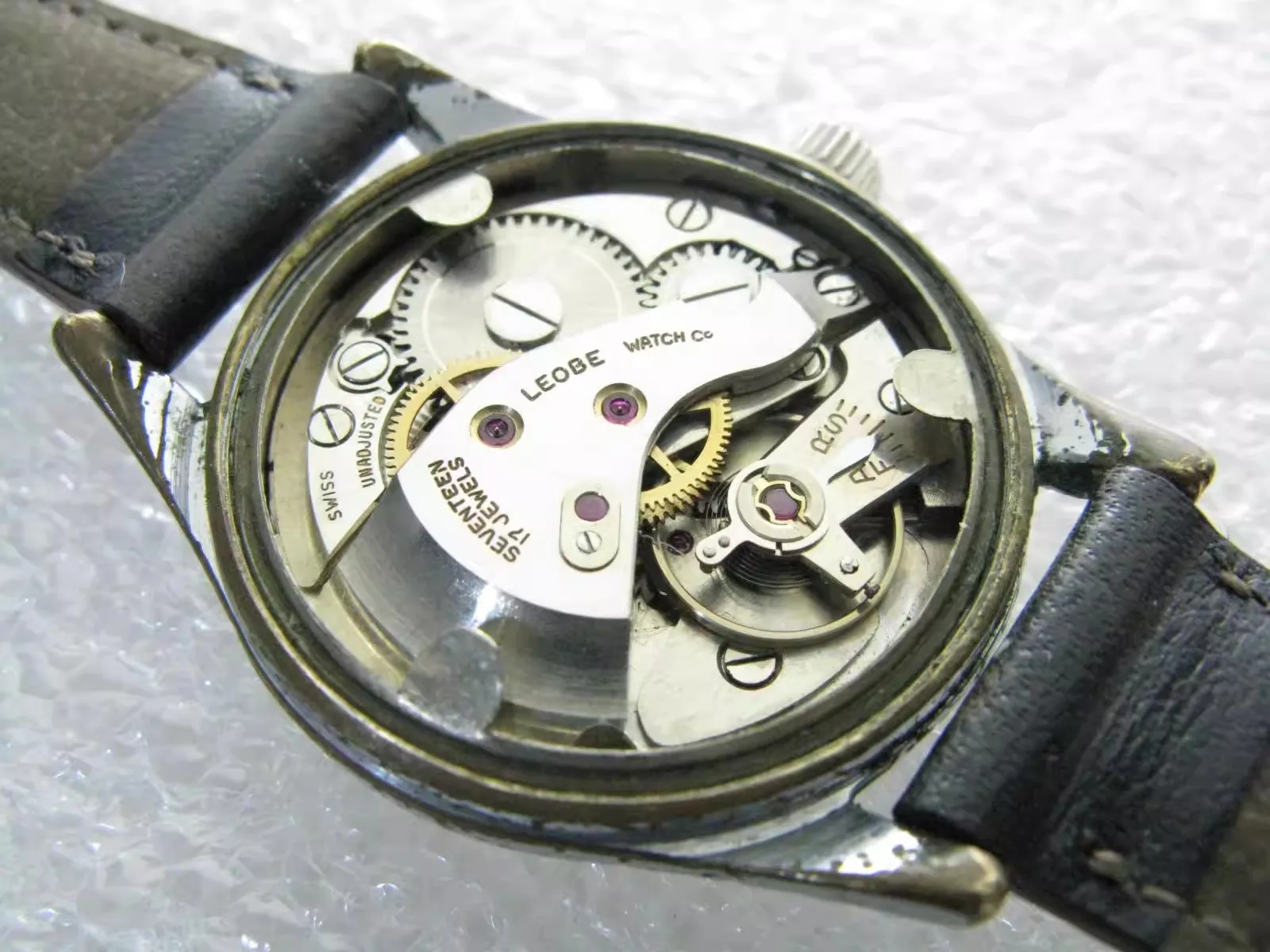 

Старинные часы LEOBE