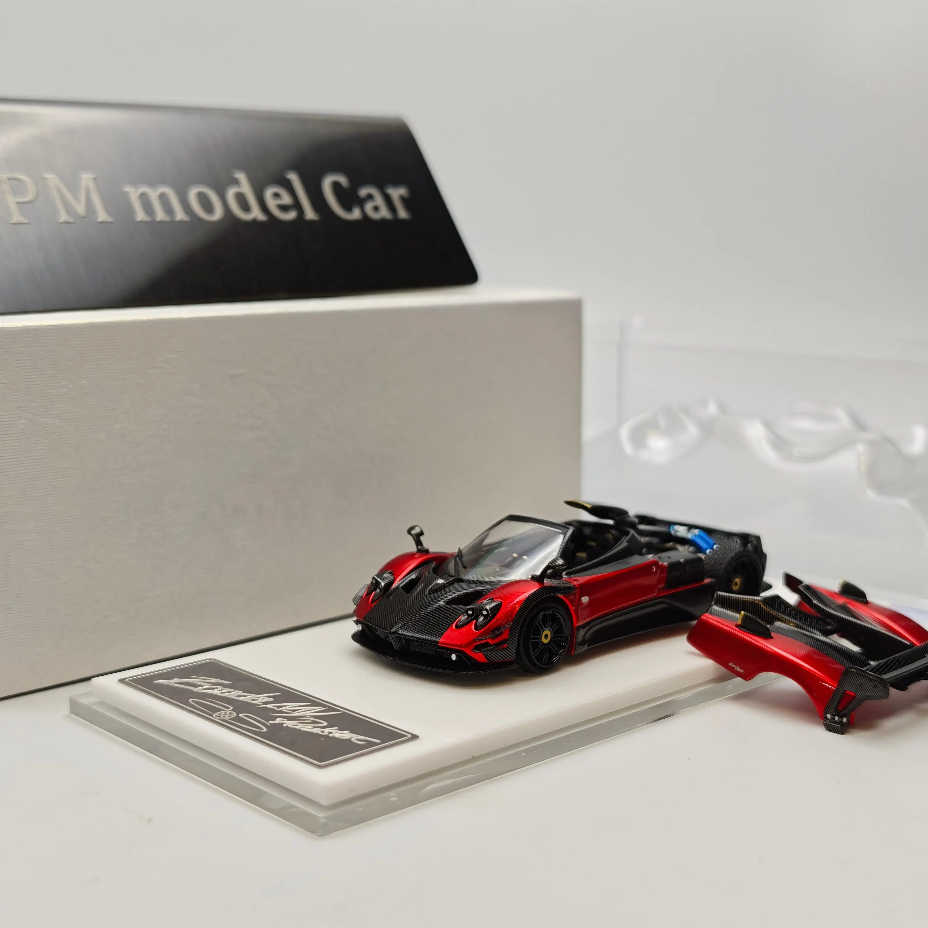 Фото Коллекционная модель автомобиля RM Model 1:64 Pagani Zonda 760 MY Roadster, красно-синий кабриолет, открывающийся, из литого сплава, подарок №4