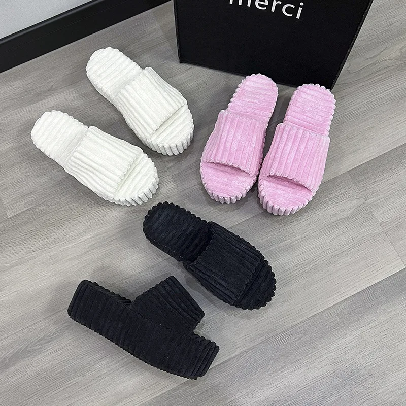 Spring 2023 New Large Size Thick Bottom Outdoors Fluffy Slippers Open Toe Flip Flops Heels Women