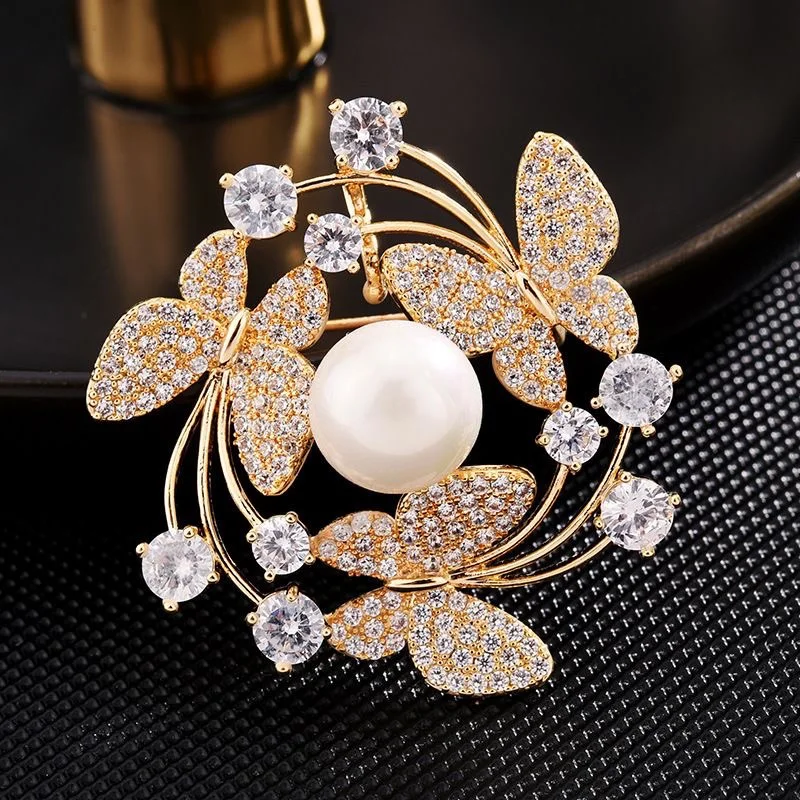 

Temperament Butterfly Pearl Crystal Wreath Brooch Fashion Jewelry Suit Pin Gemstone Inlaid Generous Brooch Gift 2023