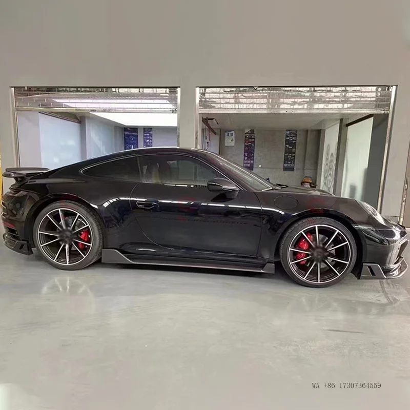 Фото ГОРЯЧАЯ НОВИНКА: Комплект карбонового обвеса для Porsche 911 992 в стиле Chopard: передний и задний бамперы, боковые юбки, центральный сплиттер и аэродинамические накладки. №4