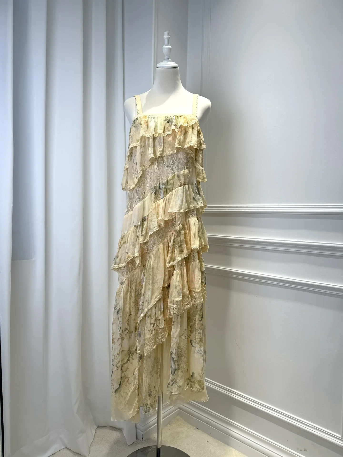 Женское шелковое платье с оборками многослойное длинное без бретелек кружевом и