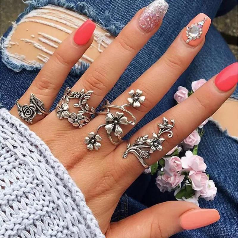 

4pcs/set Antique Silver Color Vintage Bohemia Ring Set Rose Flower Rings for Women Charm Bohemia Floral Knuckle Ring 6047