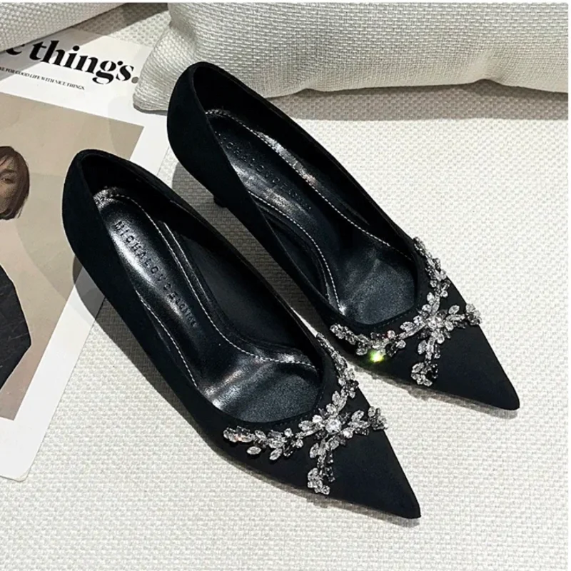 Атласные черные туфли-лодочки с острым носком женские туфли без шнуровки на