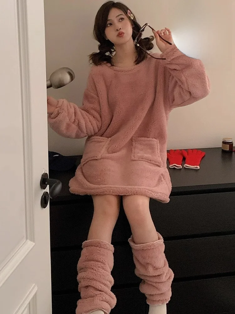 Ночная рубашка из кораллового флиса женская осень и зима 2024 милая зимняя