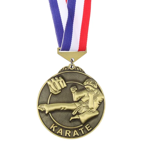 Каратист с медалями