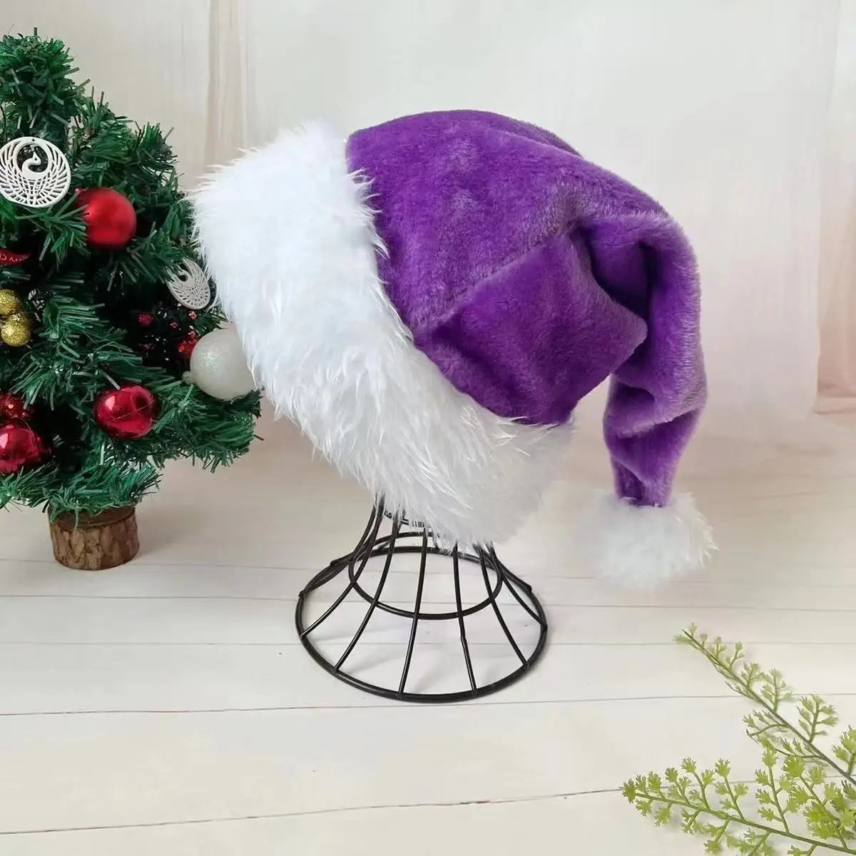 

Рождественская плюшевая шапка Atceawit