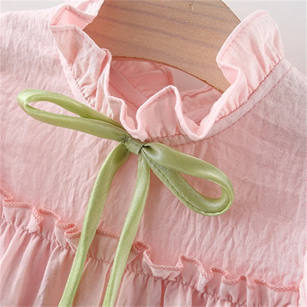 Летнее женское платье с бантом и цветочным рукавом