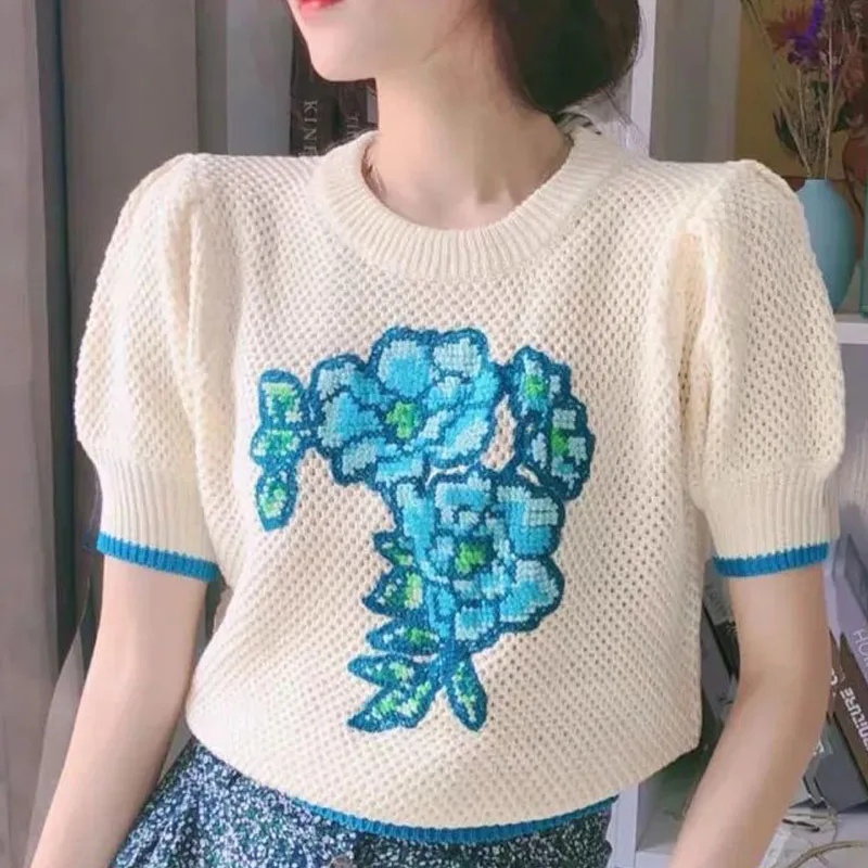 

Модный свитер с цветочной вышивкой и круглым вырезом, Новинка лета, Женская Корейская версия, Яркий Универсальный Свободный Топ с пышными р...
