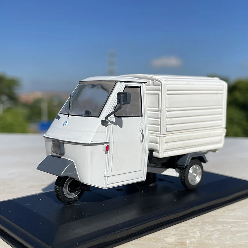 

1:32 Scale Piaggio Three-wheeled Van Truck Model Collection Ornaments Adult Fans Collectible Gift Toys Souvenir