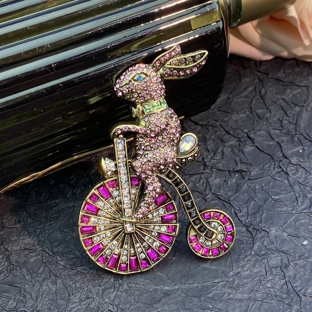 

Литературный кролик в стиле велосипеда маленькая индивидуальная модная брошь