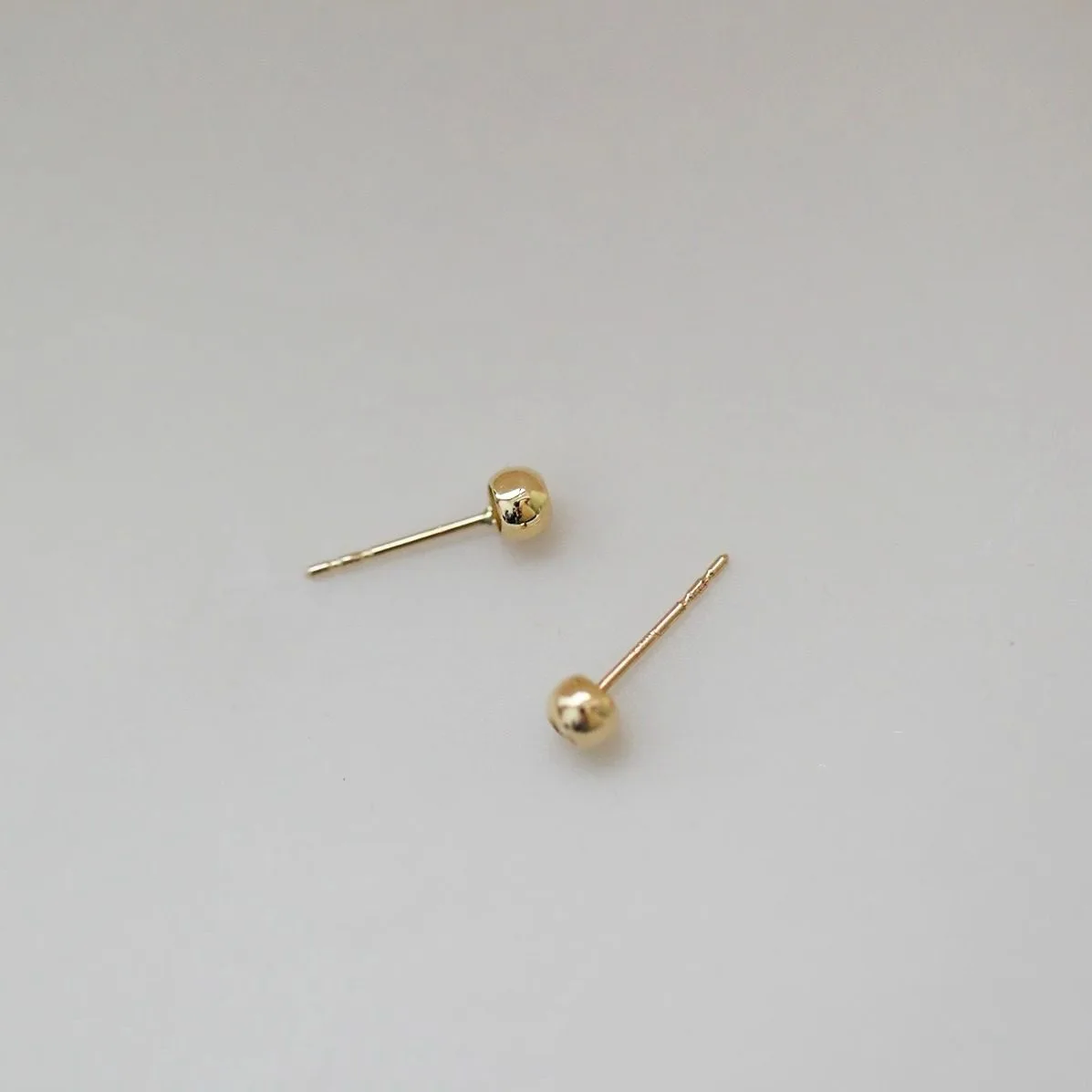 Фото Серьги Cciris.Com из серебра S925 с позолотой 14K и цирконами, в японском минималистичном стиле, оптовая продажа изящных украшений для женщин №4