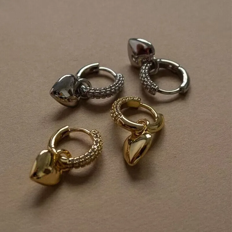 

Женские серьги-кольца с подвесками в виде сердца