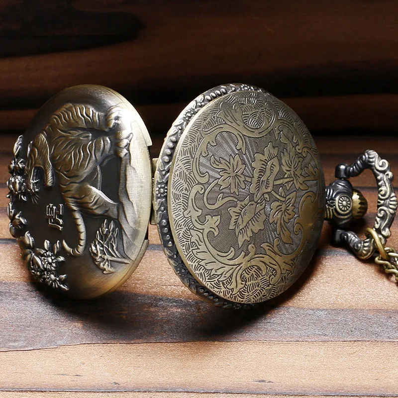 Рисунок 5 - большие карманные часы с бронзовым