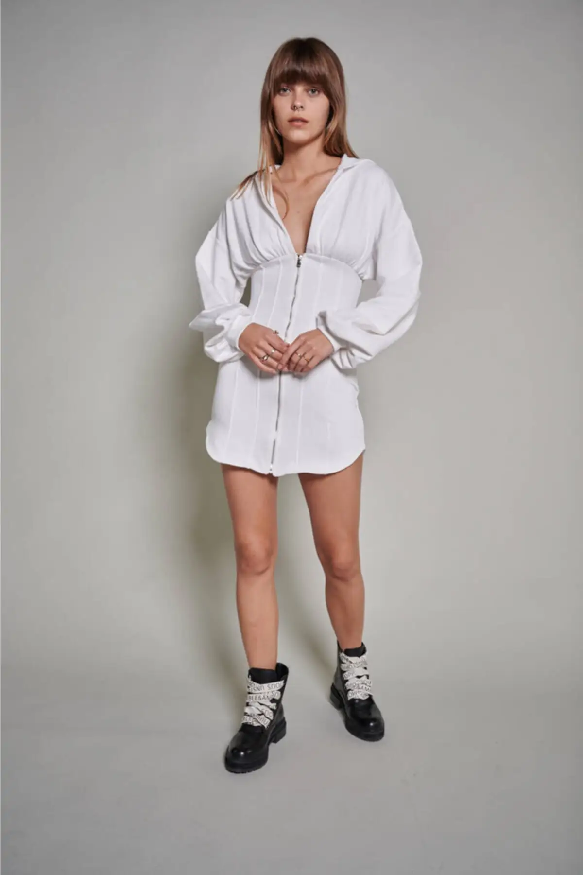 Мини-платье с капюшоном и рукавом-фонариком на молнии спереди (Zck0217) |