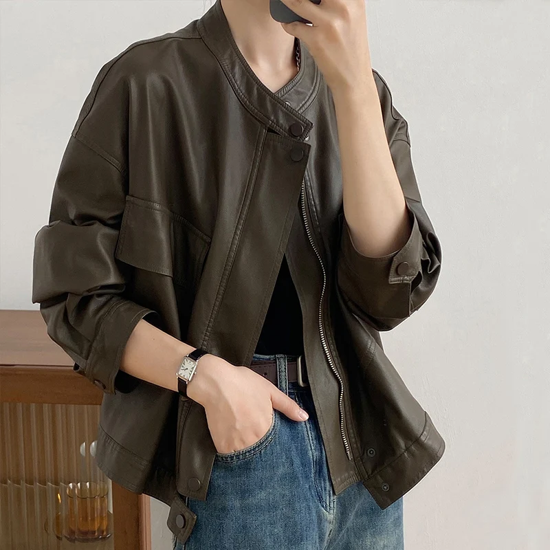 

Женская короткая куртка-бомбер из ПУ кожи, с мехом