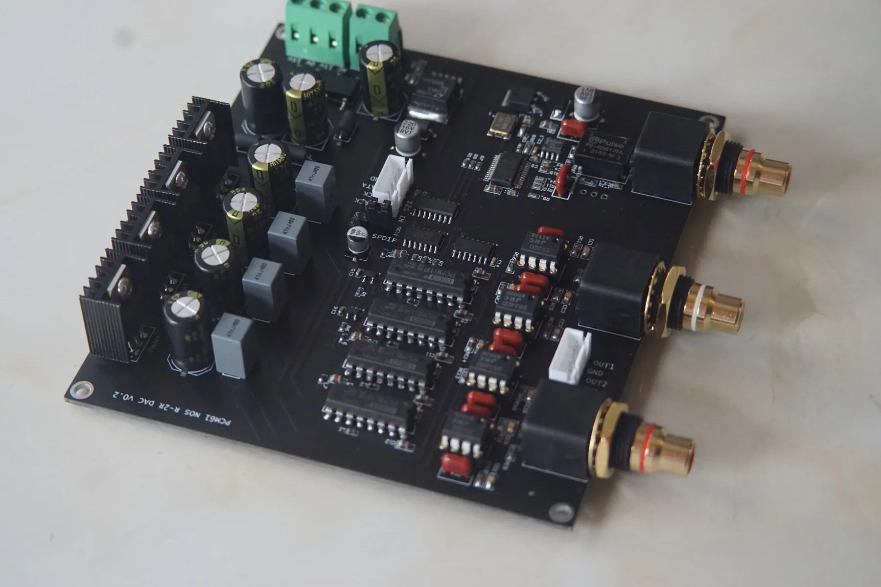 Фото R2R DAC PCM61 Четыре параллельных дифференциалов Плата декодирования в стиле черного клея №1