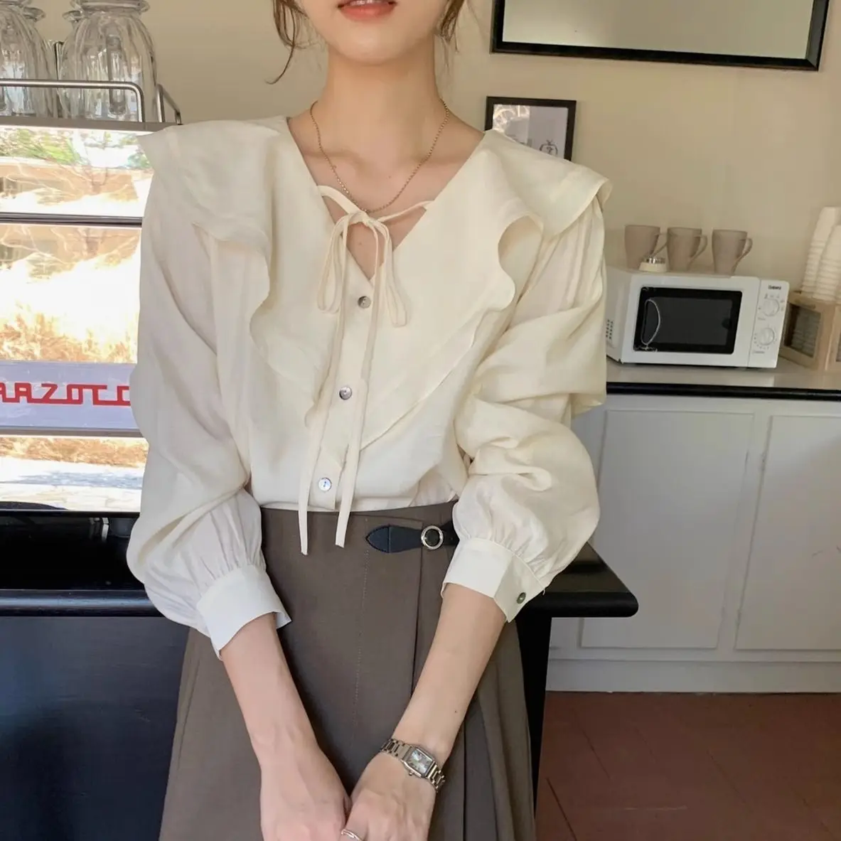 Блузка женская шифоновая с оборками на шнуровке