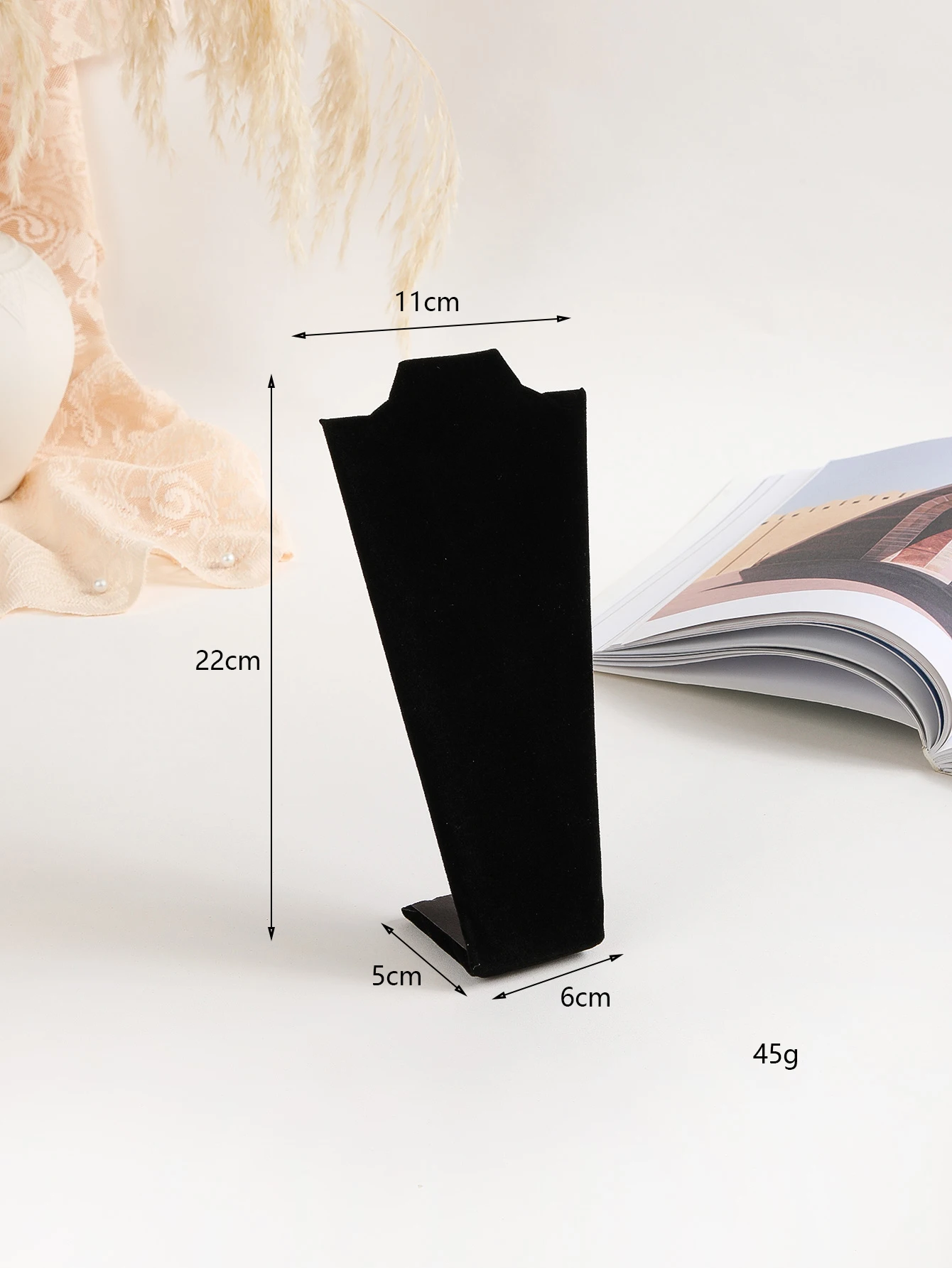 

Бархатная подставка для украшений