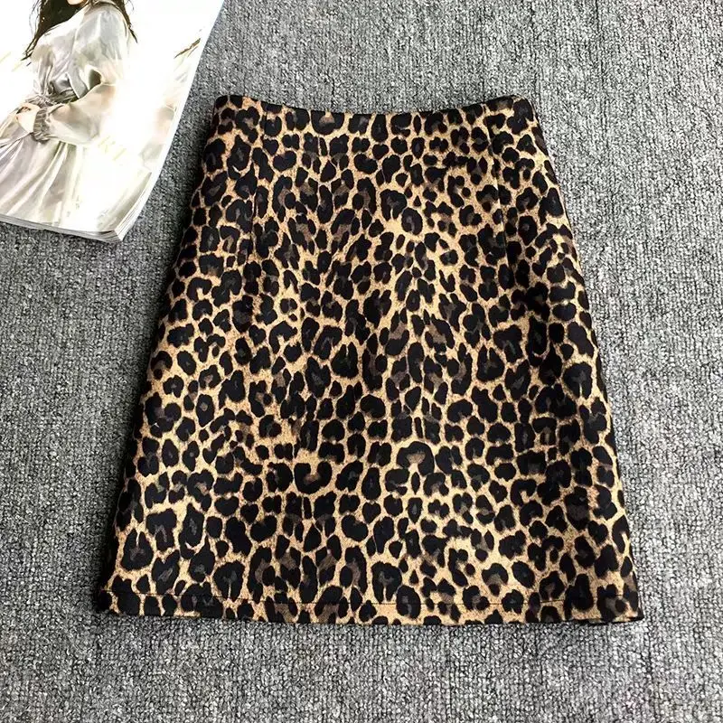 2023 Women's suede buttock skirt sexy leopard print high waist zipper autumn and winter A-line skirt women  korean fashion