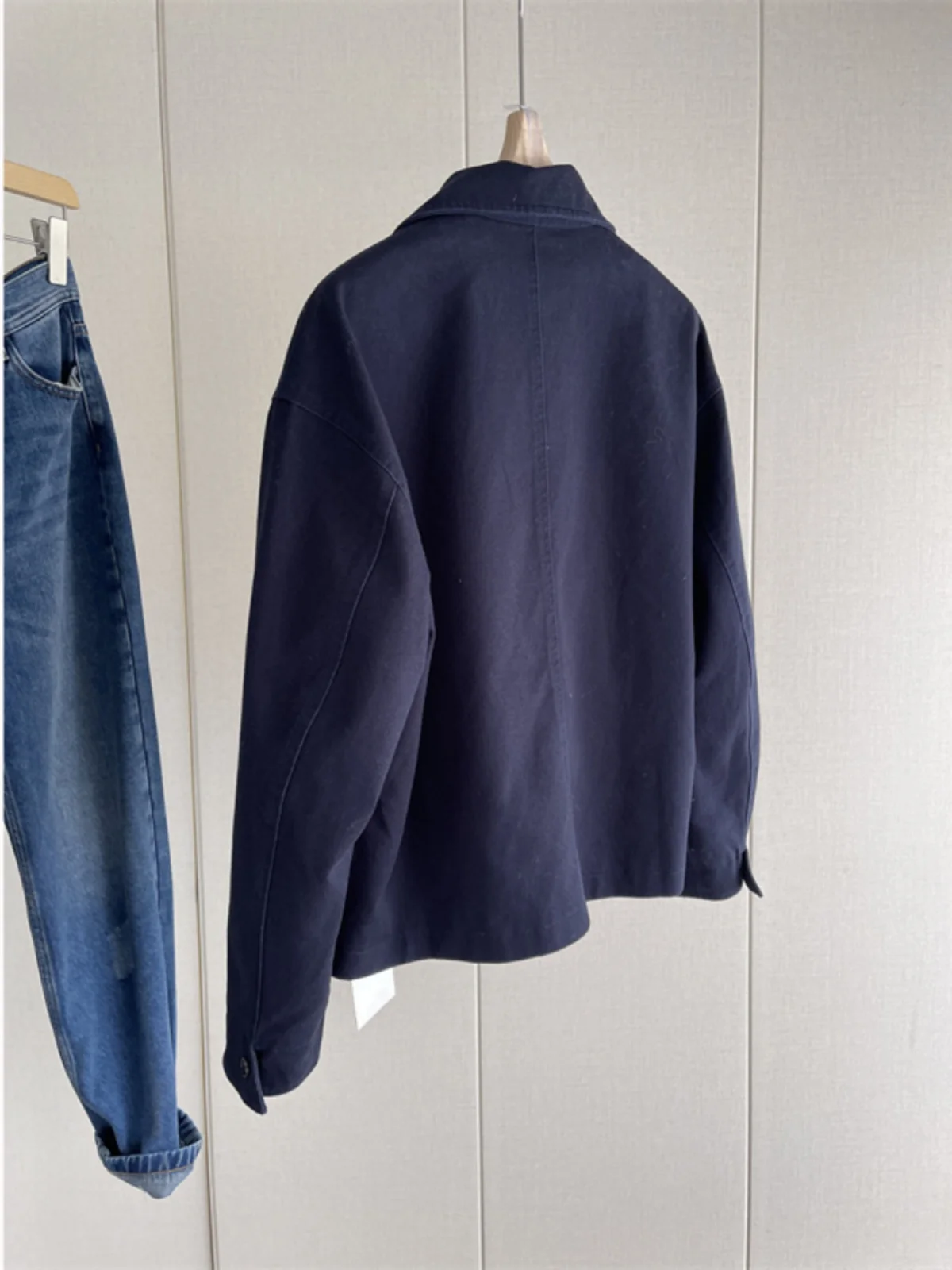 Клиренс у потерях! Классическая мужская куртка темно-синего цвета с лацканами по