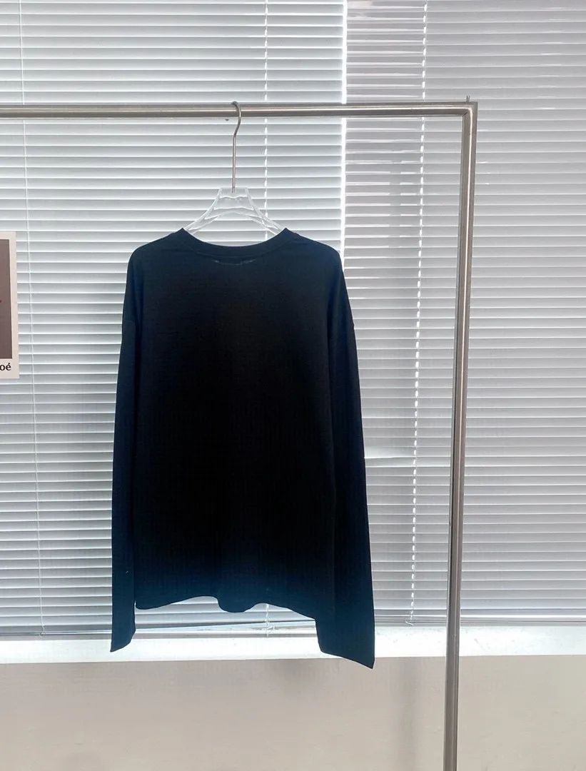 

Women's early spring new letter embroidered long sleeve T-shirt, slim, comfortable and versatile.