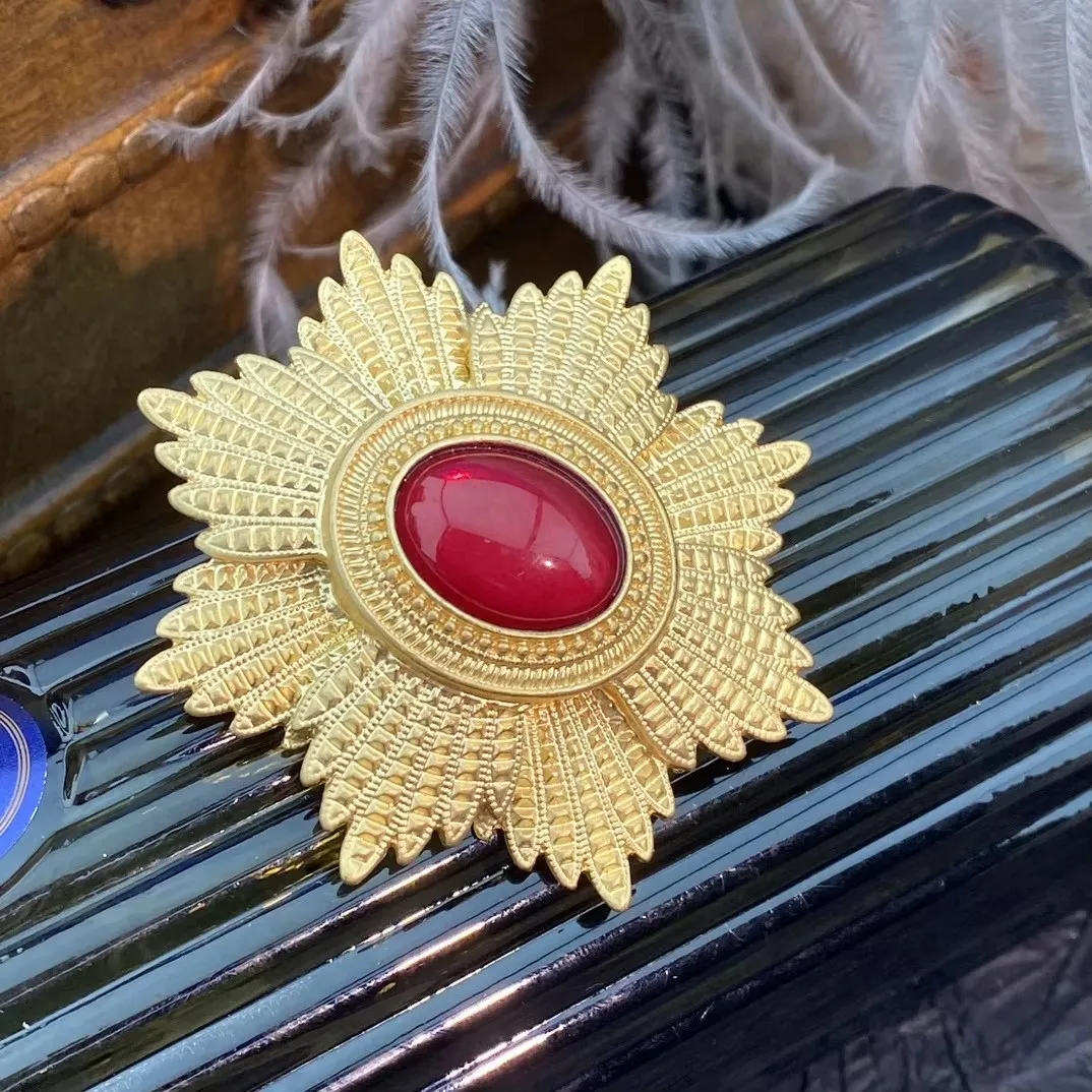 Красная стеклянная брошь shmik