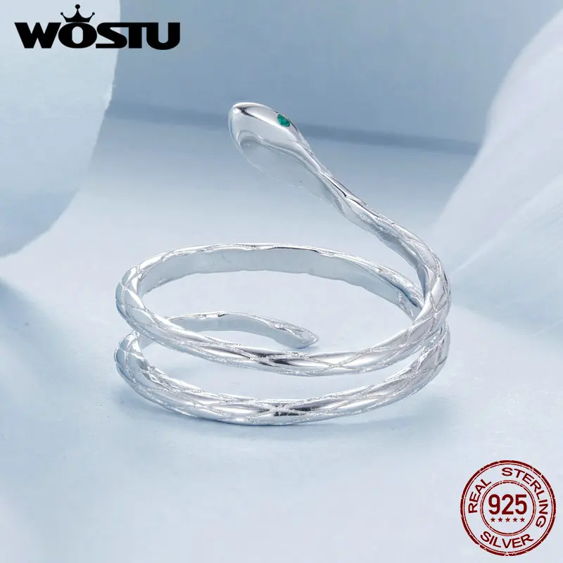 Женское кольцо в виде змеи