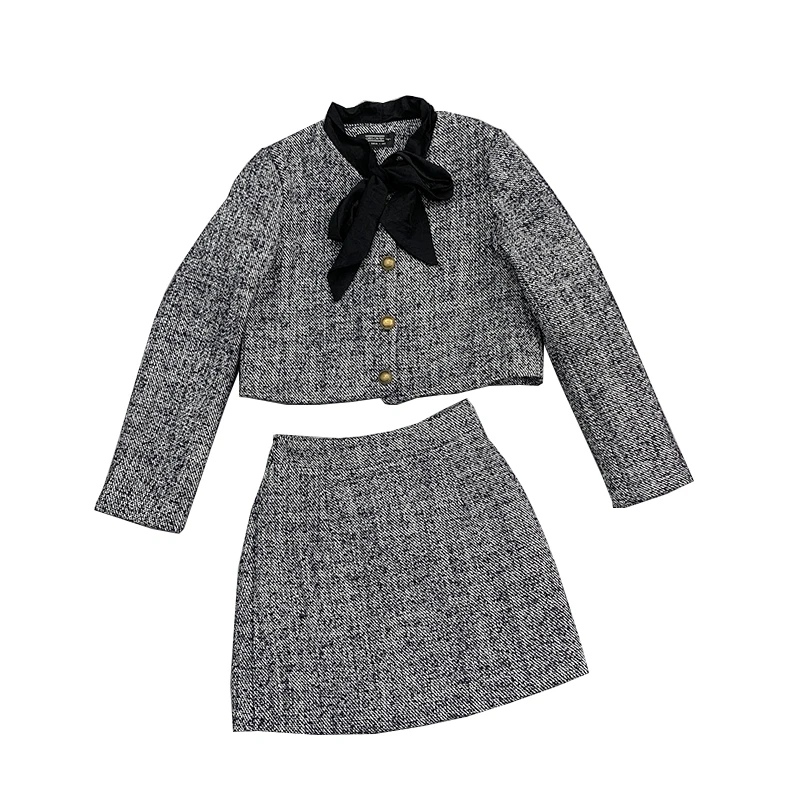 Комплект изящной осенне-зимней новой темпераментной короткой верхней одежды