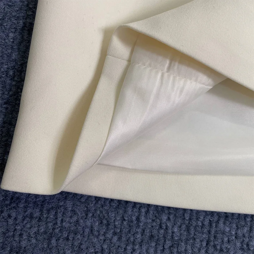 Рисунок 5 - Женский белый блейзер BLCG D2 с