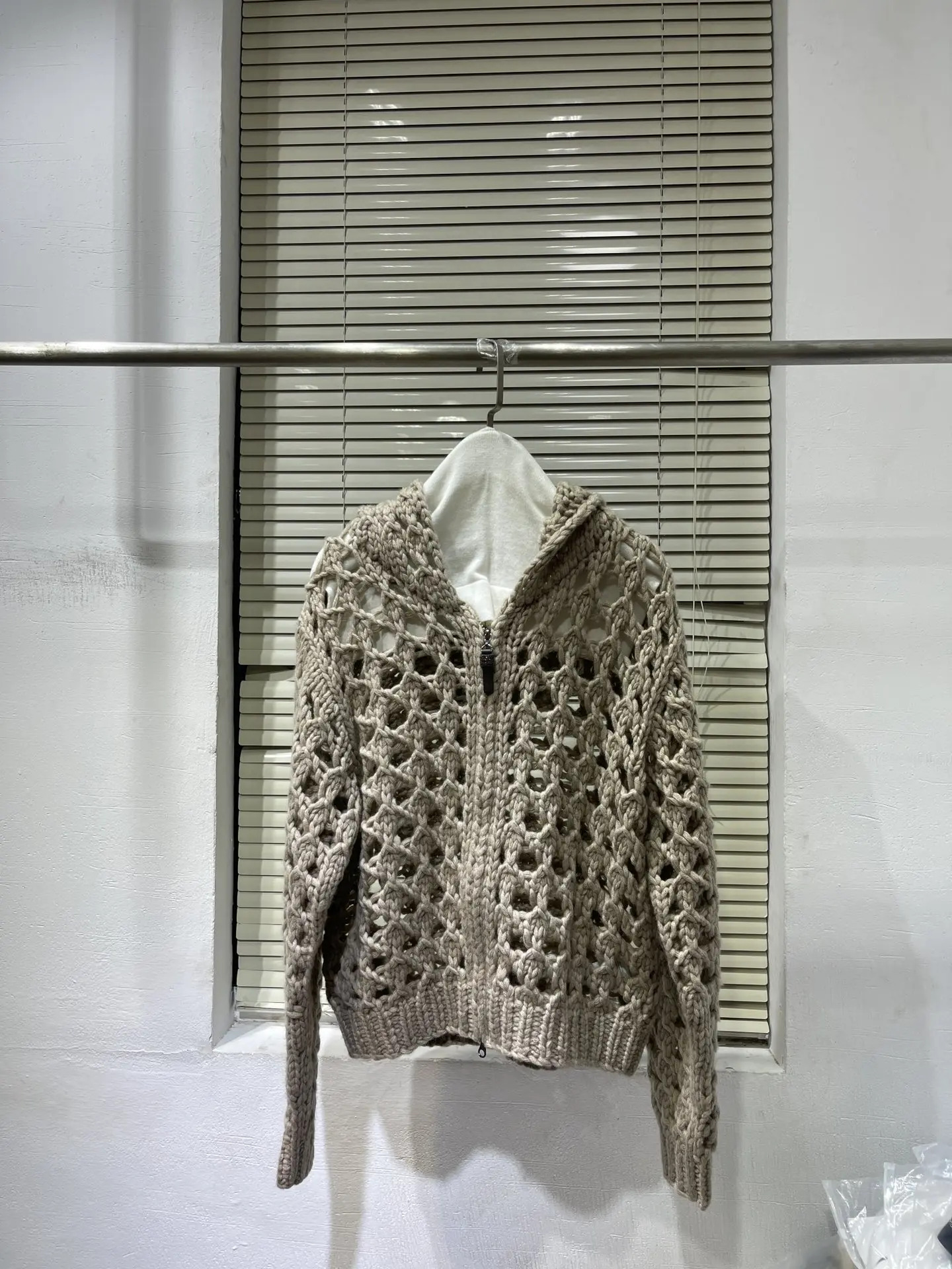 Рисунок 2 - Женская кашемировая толстовка с капюшоном