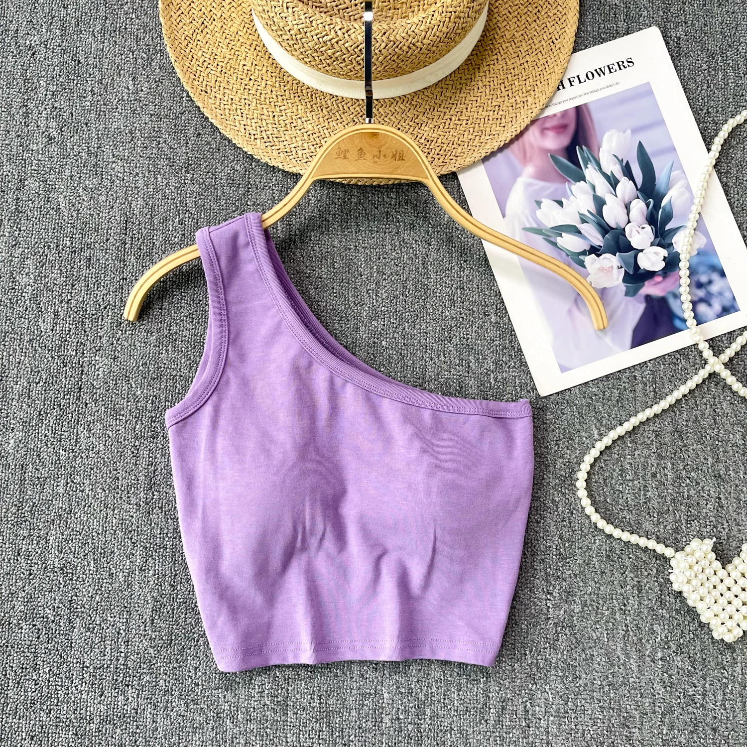 Женский однотонный топ на одно плечо