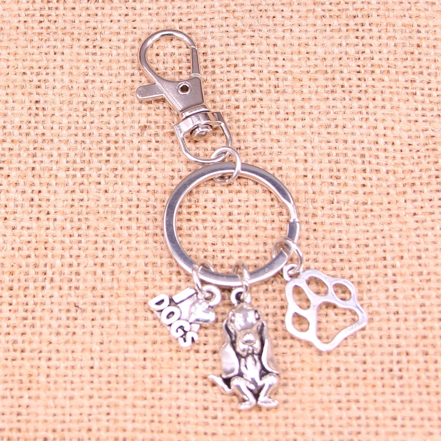 Модный брелок для ключей Собачья лапа в античном стиле серебряного цвета