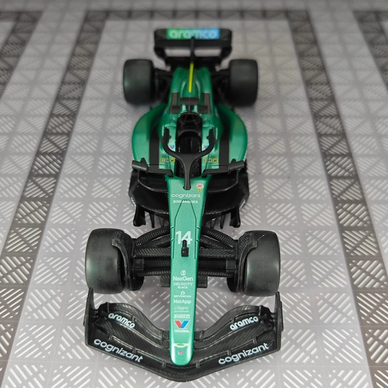 Фото Симулятор гонок Формулы-1 Aston Martin в масштабе 1:32 #   Модель автомобиля из сплава 14-го класса, подходит для коллекции и может быть подарен другу. №3