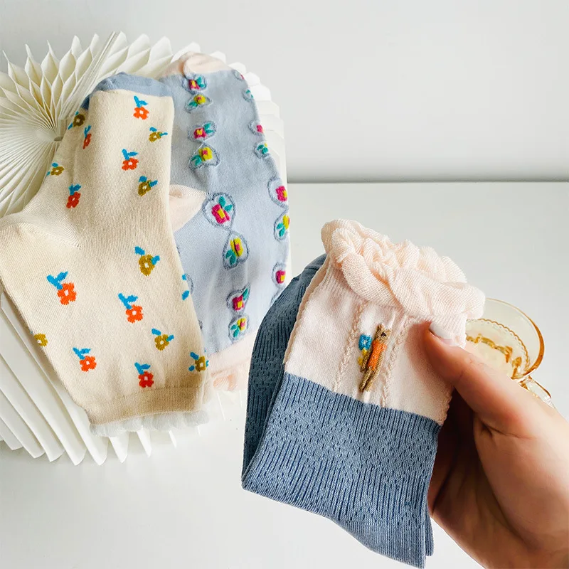 

Комбинированные женские носки с мультяшным цветочным принтом, женские носки, модные милые хлопковые носки, повседневные носки, впитывающие...