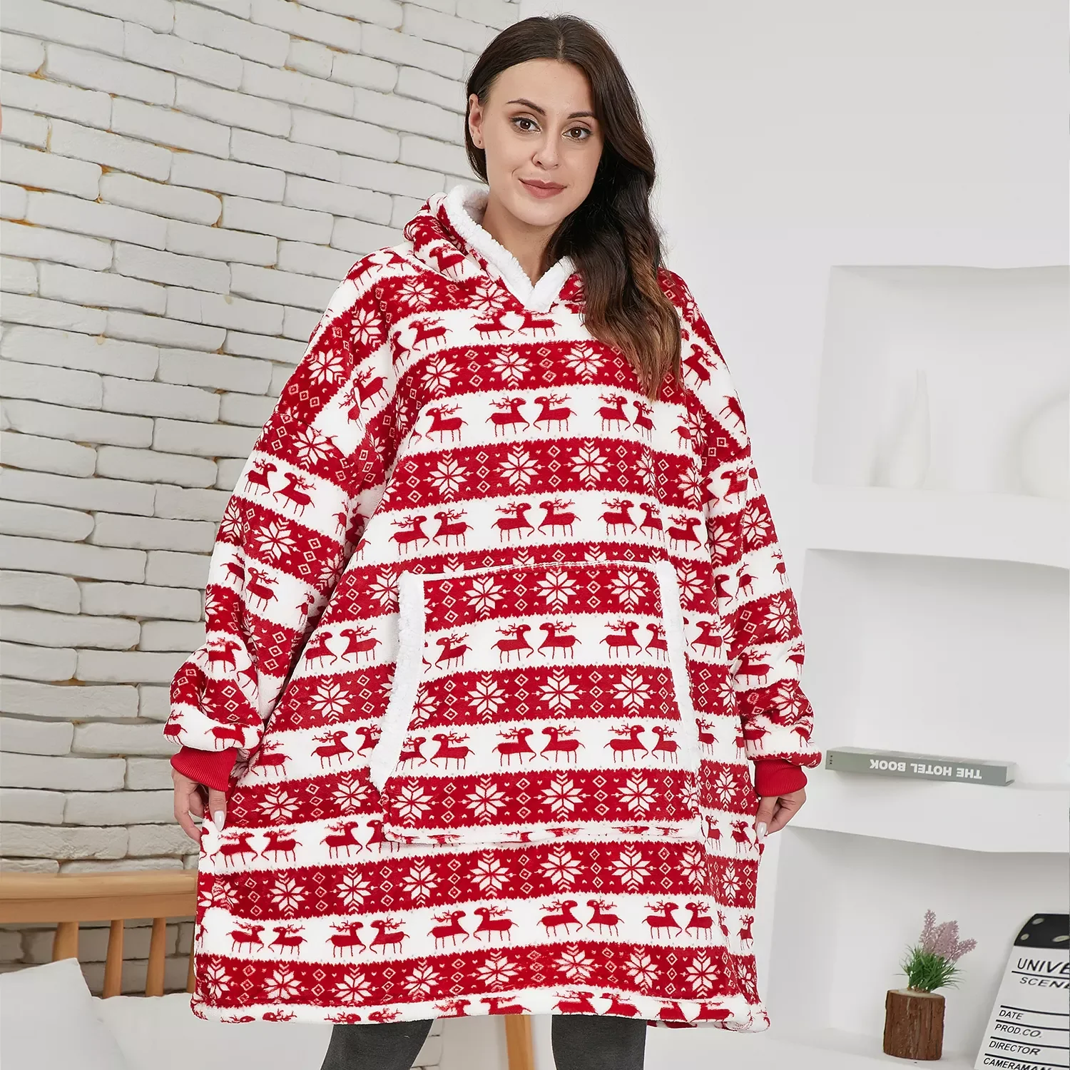 

Deer Print Blanket Hoodie Women Sherpa Fleece Pattern Sweatshirt Winter Christmas Oversized Hoodie Wearable Blanket with Sleeve