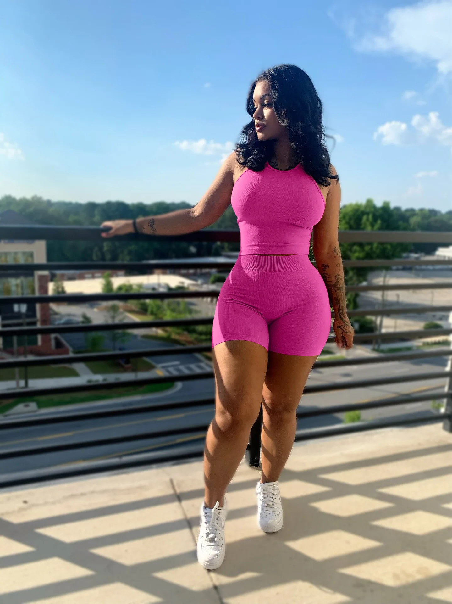 Летний модный женский комплект из двух полосок с логотипом на заказ для отдыха