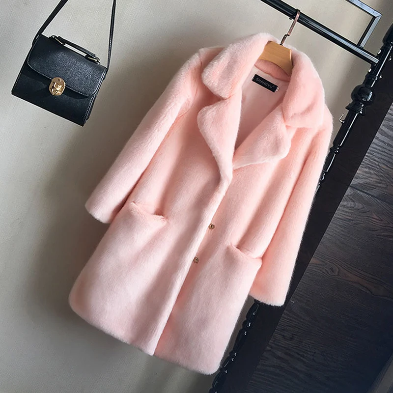 Женское пальто из искусственного меха норки однотонное зимнее теплое с отложным