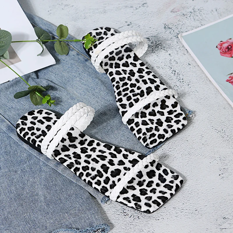 

Summer New Zebra Pattern Square Head Open-toe Female Flat Slippers Sexy Fashion Sandals Vacation Beach Slippers Zapatos De Mujer