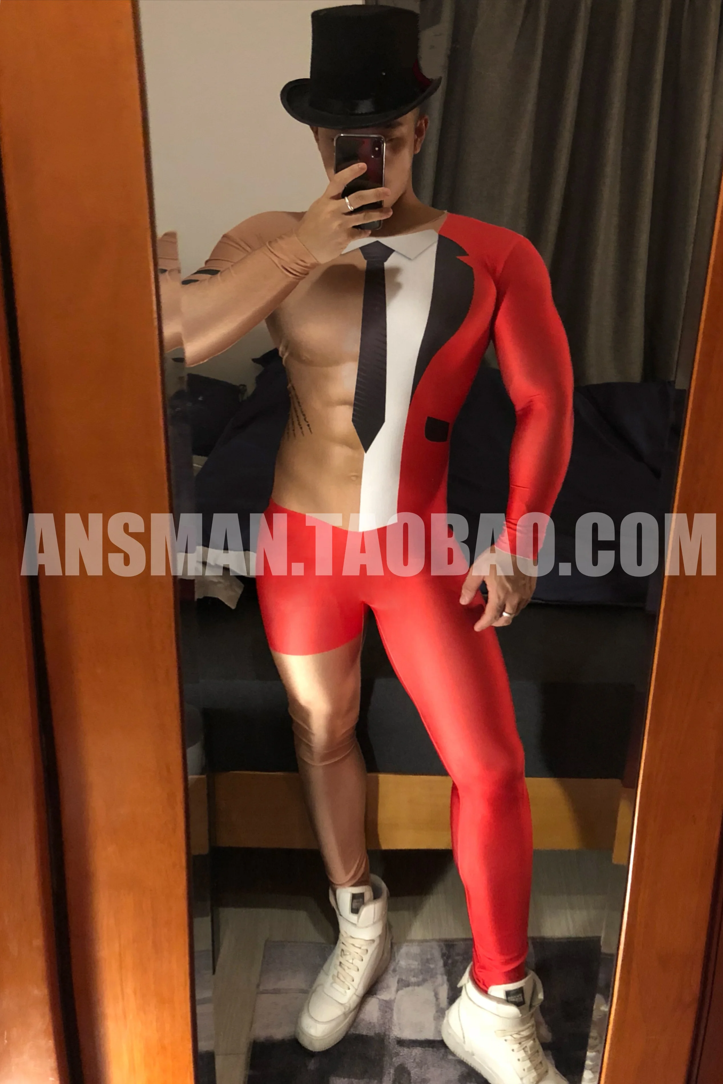 Мужской эластичный костюм с искусственными мышцами