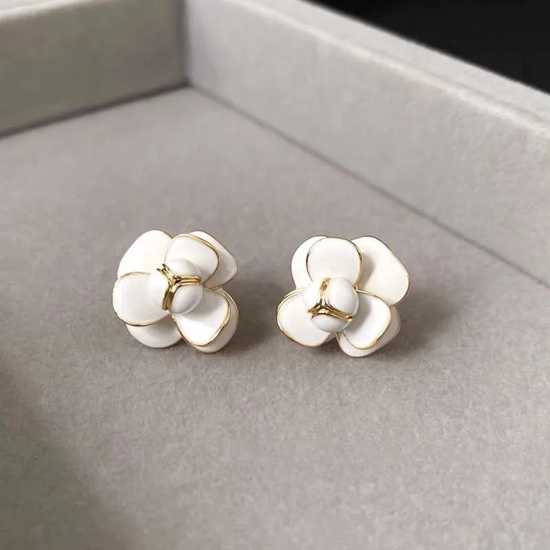 EcoChic Zhao Lusi Same Sle Французские элегантные серьги в стиле ретро с изящной камелией и