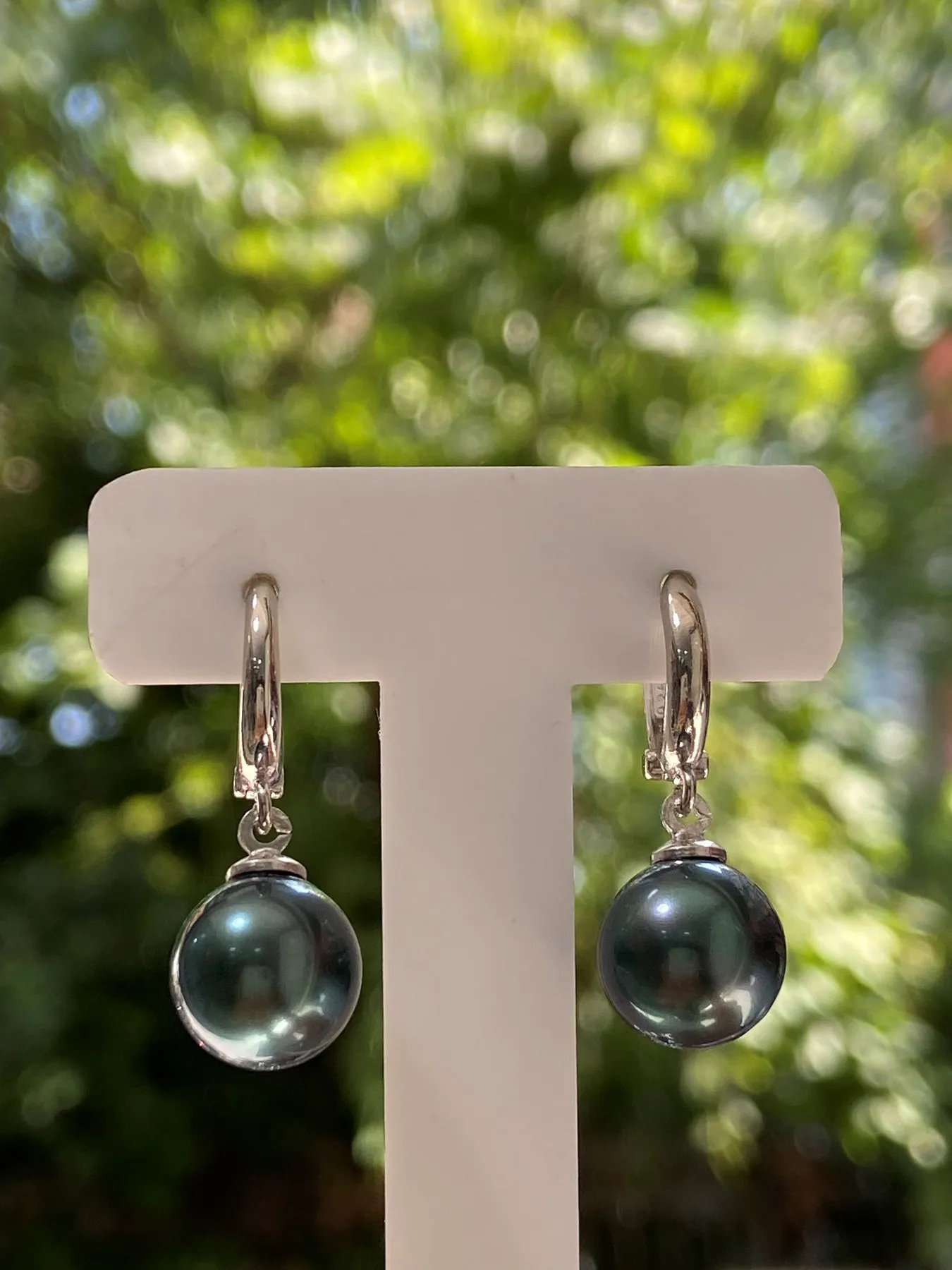 Серебряные круглые темно-серые жемчужные серьги изготовленные из