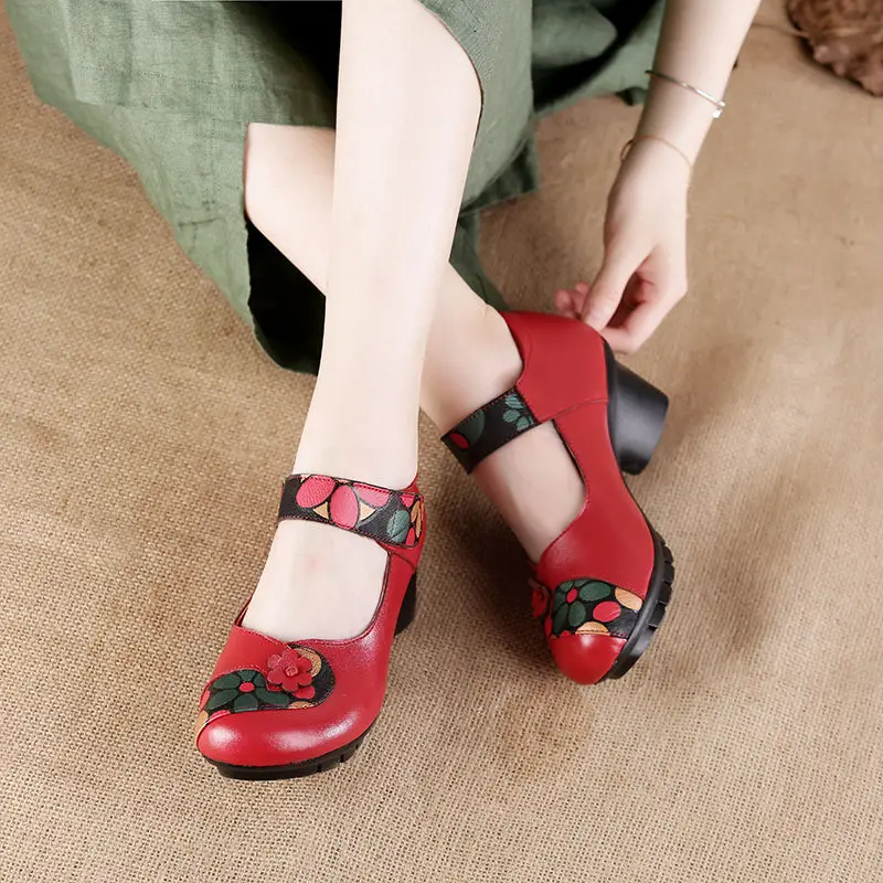 Туфли-лодочки женские из натуральной кожи с круглым носком на среднем каблуке